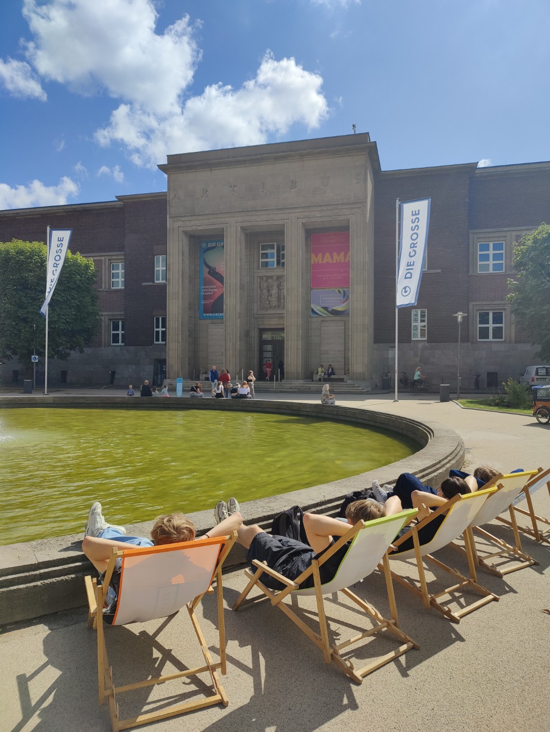 Summer at the museum (Groß)